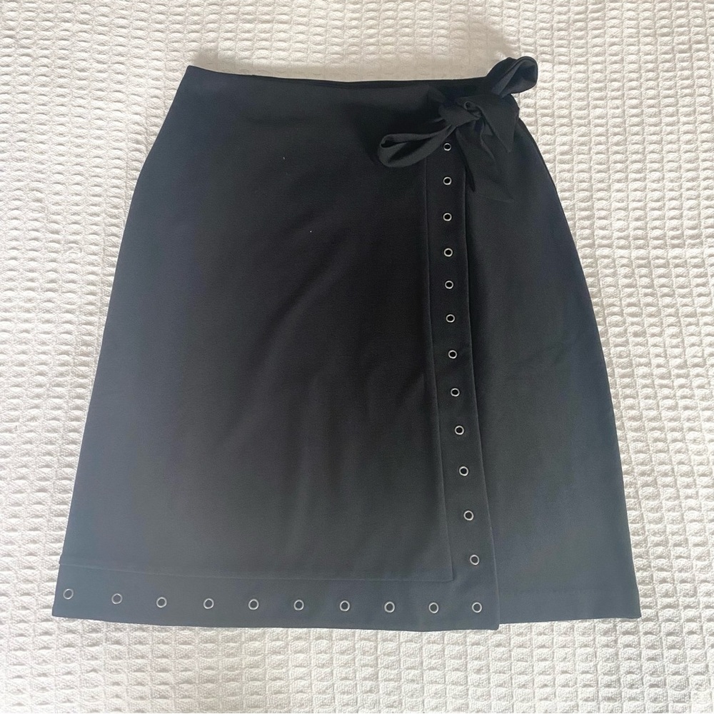 Lysse black grommet wrap skirt size Small
